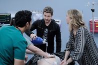 Atlanta Medical – v.l.n.r.) Dr. Devon Pravesh (Manish Dayal); Dr. Conrad Hawkins (Matt Czuchry); Nicolette Nevin (Emily VanCamp)