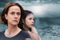 Auf dem Grund – Keyvisual "Auf dem Grund" mit Claudia Michelsen