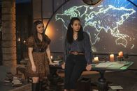 Charmed – L-R: Maggie Vera (Sarah Jeffery), Macy Vaughn (Madeleine Mantock)