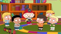 Family Guy – Als Stewie (3.v.l.) entdeckt, dass er Skoliose hat, versucht er seine Vorteile daraus zu ziehen ...