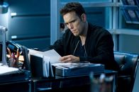 Takers - The Final Job – Eine besonders dreiste Verbrecherbande macht dem Polizisten Jack Welles (Matt Dillon) das Leben schwer. Doch sein Ehrgeiz, die Bankräuber hinter Gitter zu bringen, wächst und wächst ...