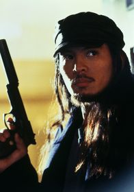 The Assignment - Der Auftrag – Der brutale Killer Koj (Von Flores) führt jeden Befehl seines berüchtigten Anführers aus.
