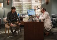 B Positive – Drew Dunbar (Thomas Middleditch, l.); Dr. Baskin (Jason Kravits, r.)
