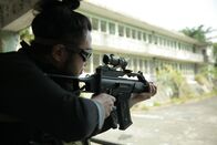 I Wouldn't Go In There – Ping Shan, Yuen Long, Hongkong: Gastgeber Robert Joe kämpft in der Tat Tak-Schule gegen Kriegsspieler (Bildnachweis: National Geographic Channels/Tammie Tsang)