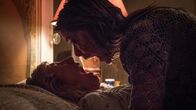 The Grudge – Vom Geist eines Mordopfers heimgesucht: Lin Shaye als Faith Matheson und Betty Gilpin als Nina Spencer