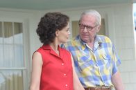 The Kennedys – Jackie Kenndy (Katie Holmes) und Joe Kennedy Sr. (Tom Wilkinson)