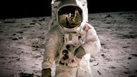 USA Top Secret – "Ein riesiger Sprung für die Menschheit" - Die Apollo-Missionen der NASA werden bis heute als technische Meisterleistungen gefeiert. Weniger bekannt sind die militärischen Aktivitäten der US-Regierung im All.