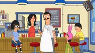 Bob's Burgers – Noch ist alles in Ordnung, doch schon bald soll ein mechanischer Hai, als Attraktion für den Pier, die Stadt terrorisieren: Bob (M.), Linda (2.v.l.), Gene (r.), Louise (2.v.r.) und Tina (l.) ...