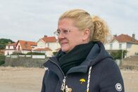 Auf und davon – Auf und davon Staffel 13 Folge 6 Für Ausflüge an den Strand hat Bäuerin Aleksandra Wieser wenig Zeit. 2022