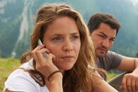 Lena Lorenz – Lena Lorenz (Patricia Aulitzky) wird bei ihrem Ausflug mir Ersun Hunal (Bülent Sharif) von einer hochschwangeren Frau um Hilfe gerufen. in Verbindung mit der Sendung bei Nennung ZDF/Walter Wehner