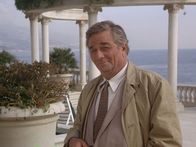 Columbo – Ein unerwünschter Ausflug führt Lt. Columbo (Peter Falk) in die Villa des Mafia-Bosses Fortelli.