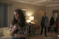 Manifest – Grace Stone (Athena Karkanis, l.); Danny (Daniel Sunjata, r.)