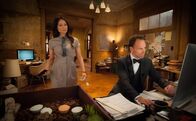 Elementary – Ein Mord an zwei Männern, die sich zum Verwechseln ähnlich sahen, führt Holmes (Jonny Lee Miller, r.) und Watson (Lucy Liu, l.) in die Welt der Gesichtserkennungs-Technik ...