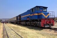 Eisenbahn-Romantik – SWR Fernsehen EISENBAHN-ROMANTIK, "Des Kaisers alte Gleise - Mit der Central Line zum Tanganjikasee" Uhr. Abfahrtbereite Henschel-Lok in Singida.