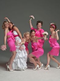 Brautalarm – v.l.n.r.) Kristen Wiig, Maya Rudolph, Wendi McLendon-Covey, Rose Byrne, Melissa McCarthy und Ellie Kemper