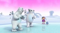 Wissper – Die Eisbären Bert und Barry klären Wissper und das Pinguin-Mädchen Peggy darüber auf, dass man die Nordlichter nur nachts und auch nicht in jeder Nacht sehen kann.