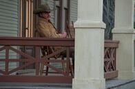 True Grit – Auf der Jagd nach einem Mörder, auf den ein hohes Kopfgeld ausgesetzt ist, stößt LaBoeuf (Matt Damon) eines Tages auf die 14-jährige Mattie, die denselben Täter jagt. Wider Willen muss sich der Texas Ranger dem eigensinnigen Mädchen und dem von ihr angeheuerten Marshall anschließen ...