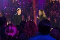 Drop the Mic – James Corden, l.; Halle Berry, r.