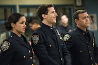 Brooklyn Nine-Nine – Amy Santiago (Melissa Fumero), Jake Peralta (Andy Samberg, M.), Charles Boyle (Joe Lo Truglio)