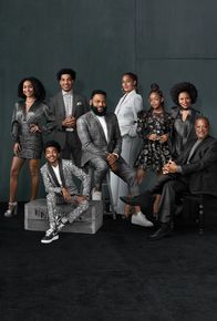 Black-ish – (v.li.): Zoey Johnson (Yara Shahidi), Jack Johnson (Miles Brown), Andre ‚Junior‘ Johnson jr. (Marcus Scribner), Andre ‚Dre‘ Johnson (Anthony Anderson), Rainbow ‚Bow‘ Johnson (Tracee Ellis Ross), Diane Johnson (Marsai Martin), Ruby (Jenifer Lewis), Pops (Laurence Fishburne).