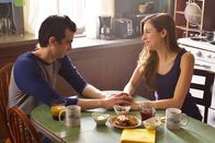 Man Seeking Woman – Josh Greenberg (Jay Baruchel, l.); Rachel (Claire Stollery, r.)