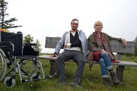 Die Bergretter – Bergführer Jan Fugain (Patrick G. Boll, l.) zusammen mit seiner - und Markus Koflers - Mutter Johanna Marquardt (Michaela Rosen, r.).