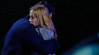 Angela Black - Freund oder Feind? – Olivier (Michiel Huisman) und Angela (Joanne Froggatt).