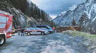 Ermittler! – Spiss in Tirol: Die Polizei hat den Leichenfundort abgesperrt.