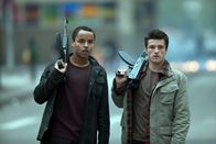 Red Dawn – L-R : Daryl (Connor Cruise), Robert (Josh Hutcherson)