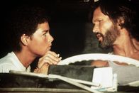 Convoy – Melissa (Ali MacGraw, l.) und der Trucker "Rubber Duck" (Kris Kristofferson, r.).