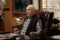 Last Man Standing – Mike beschließt, seinem Traum zu folgen und ein Fish- und Wildrestaurant zu eröffnen. Ed (Hector Elizondo) ist vom Gelingen der Sache allerdings nicht überzeugt ...