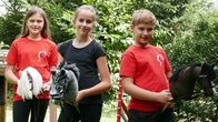 PUR+ – Mit dem Steckenpferd zwischen den Beinen herumlaufen. Ein altes Spiel und ein altes Spielzeug. Für Lena, Lara und Bruno aber ist es viel mehr als das: Sie machen Hobby-Horsing und es ist für sie ein richtiger Sport. "PUR+" klärt, was sich hinter dem Steckenpferd-Trend aus Skandinavien verbirgt und was genau daran eigentlich "Sport" ist.