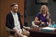 B Positive – Drew Dunbar (Thomas Middleditch, l.); Gina Dabrowski (Annaleigh Ashford, r.)