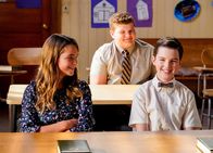 Young Sheldon – L-R: Missy Cooper (Raegan Revord), Billy Sparks (Wyatt McClure), Sheldon Cooper (Iain Armitage)