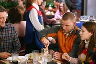 The Middle – (v.l.n.r.) Mike (Neil Flynn); Darrin (John Gammon); Sue (Eden Sher)