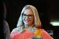 Lucifer – Knüpft neue Freundschaften: Linda (Rachael Harris) ...