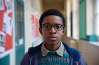 Small Axe – Kingsley (Kenyah Sandy) versteht nicht, warum er von der Schule verwiesen wird.