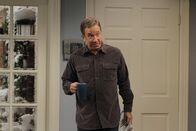 Last Man Standing – Mike (Tim Allen) nutzt die neue Arbeitssituation seiner Tochter, um ihr den Kapitalismus näher zu bringen ...