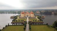Märchenreise – Das Schloss Moritzburg erhielt im Jahr 1723 seine heutige Gestalt und gilt als das Aschenbrödel-Schloss.