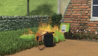 Feuerwehrmann Sam – Der Rasenmäher rast auf die Düngesäcke zu und fängt Feuer.
