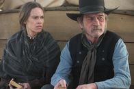 The Homesman – Mary Bee Cuddy (Hilary Swank, l.); George Briggs (Tommy Lee Jones, r.)