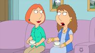 Family Guy – Lois Griffin (l.); Carol Pewterschmidt (r.)