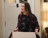 Single Parents – Angie D'Amato (Leighton Meester)