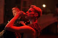 Femme – Toby (John McCrea) hegt insgeheim Gefühle für seinen Mitbewohner und Freund Jules.