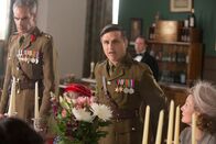 Father Brown – Major Davis (William Ash) möchte von dem offenen Disput zwischen Rawlings und St. Clare ablenken.