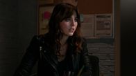 Elementary – Obwohl Watson eigentlich einen neuen Job als Ermittlerin für eine Versicherungsfirma hat, arbeitet sie erneut mit Holmes zusammen, um Kitty (Ophelia Lovibond) vor einer tödlichen Bedrohung zu schützen ...