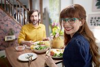 Einfach kochen mit Mary – Aaron (l.); Mary Berg (l.)