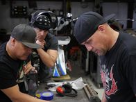 Car Rescue - Ran an den Rost! – Joe, Shorty, and Mike discussing the plan for the chop.