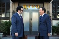 The Comedians – Josh Gad (l.); Billy Crystal (r.)