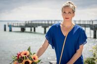 Praxis mit Meerblick – Nora Kaminski (Tanja Wedhorn) genießt das Leben auf Rügen.